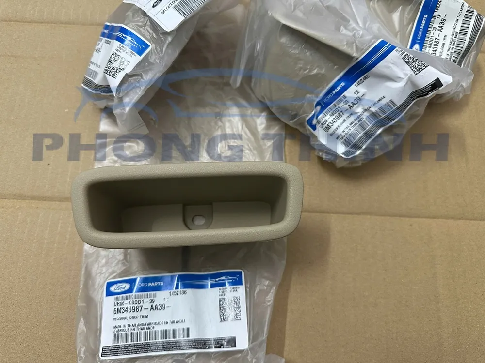 Hình ảnh sản phẩm Hốc tay mở cửa trong Ford Ranger Everest 2008-2012 chính hãng UR5668DD139