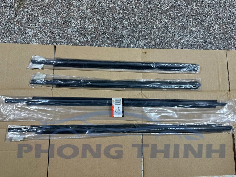 Nẹp ngoài chân kính Ford Mondeo 2003-2007 OEM 1S71F20563AL