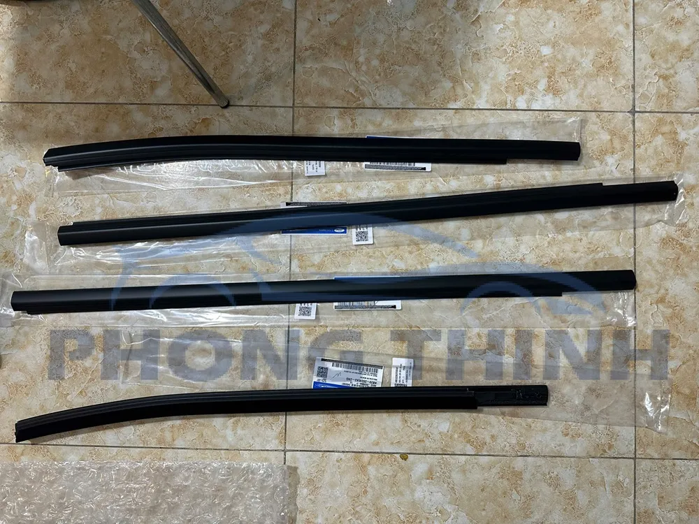 Hình ảnh sản phẩm Nẹp ngoài chân kính sau phụ RH Ford Ranger 2013-2021 chính hãng - AB3Z2625554F